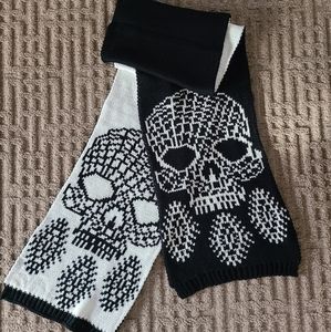REVERSIBLE KNIT SCARF